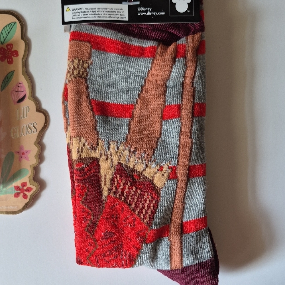 🔥🔥STEAL🔥🔥Disney Moana Crew Socks - Gray, Red, and Brown - Picture 4 of 6